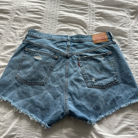 Levi denim shorts - Picture 2 of 4